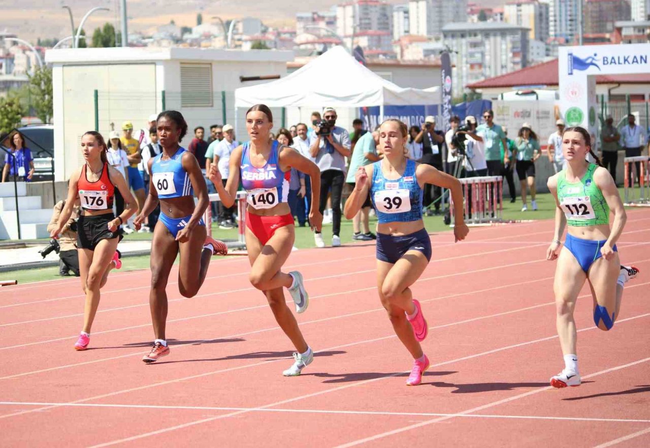 Balkan U18 Atletizm Şampiyonası Sivas’ta başladı