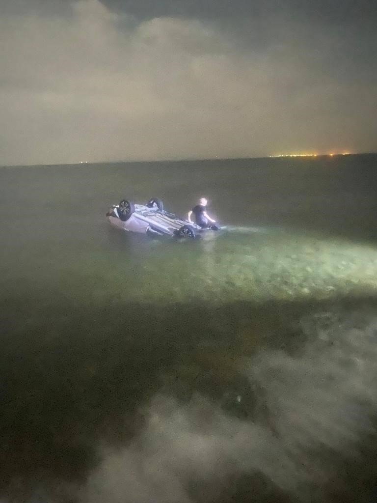 Denize düşen araçta okul müdürü hayatını kaybetti