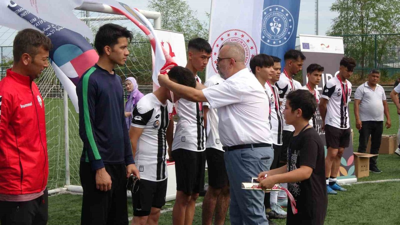Göçmenlerin futbol turnuvası sona erdi