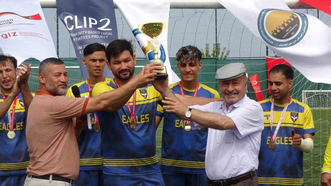 Göçmenlerin futbol turnuvası sona erdi