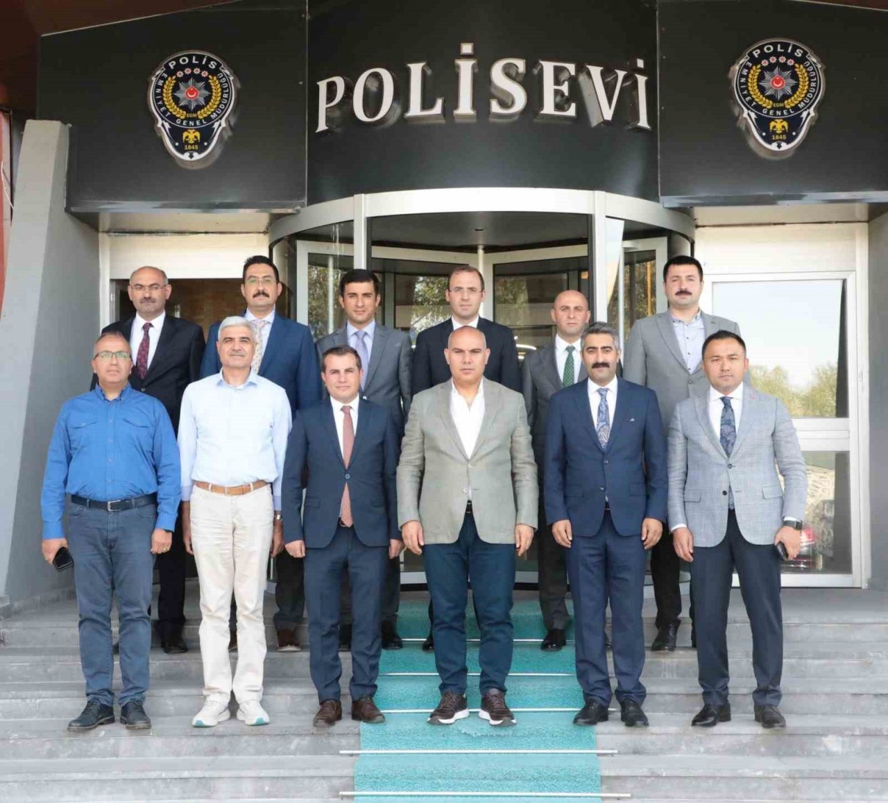 Ağrı Valiliği, kaymakamlara veda yemeği düzenledi