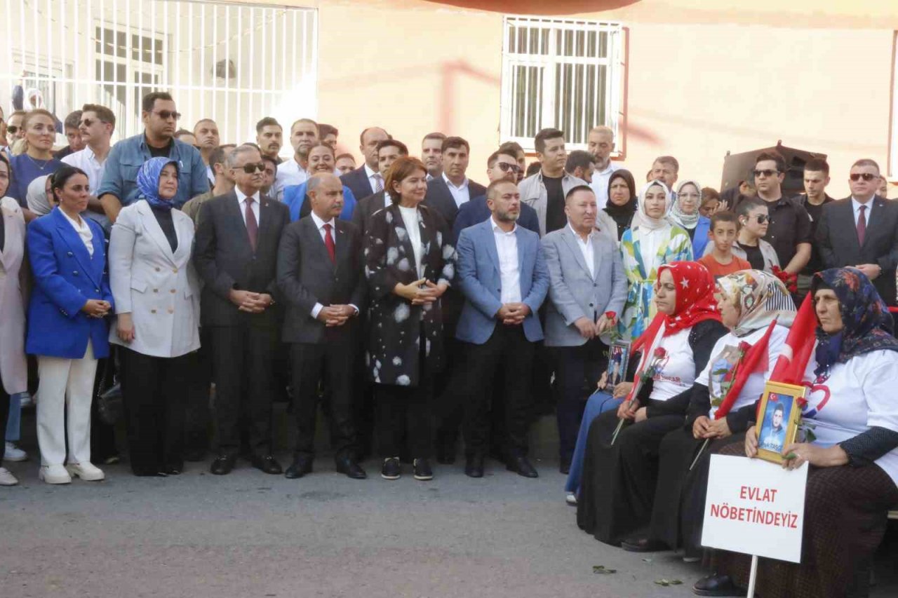 Aile ve Sosyal Politikalar ile İçişleri Bakan Yardımcıları Diyarbakır anneleriyle bir araya geldi