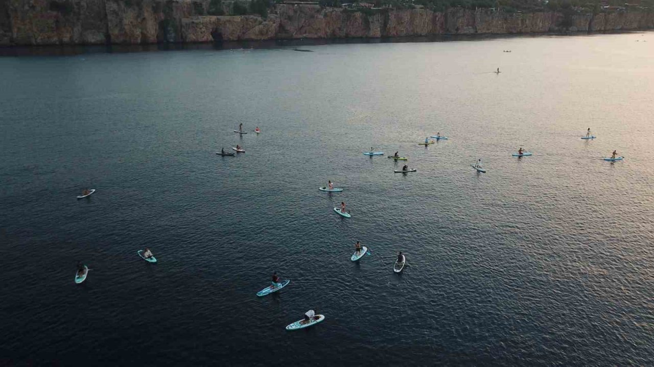 Sosyal medyadan izinsiz kürek sörfü kiralayan yabancı uyrukluya sınır dışı kararı
