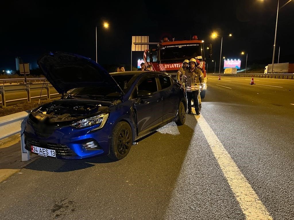 Arnavutköy’de TIR ile otomobilin karıştığı kazada biri bebek 4 kişi yaralandı