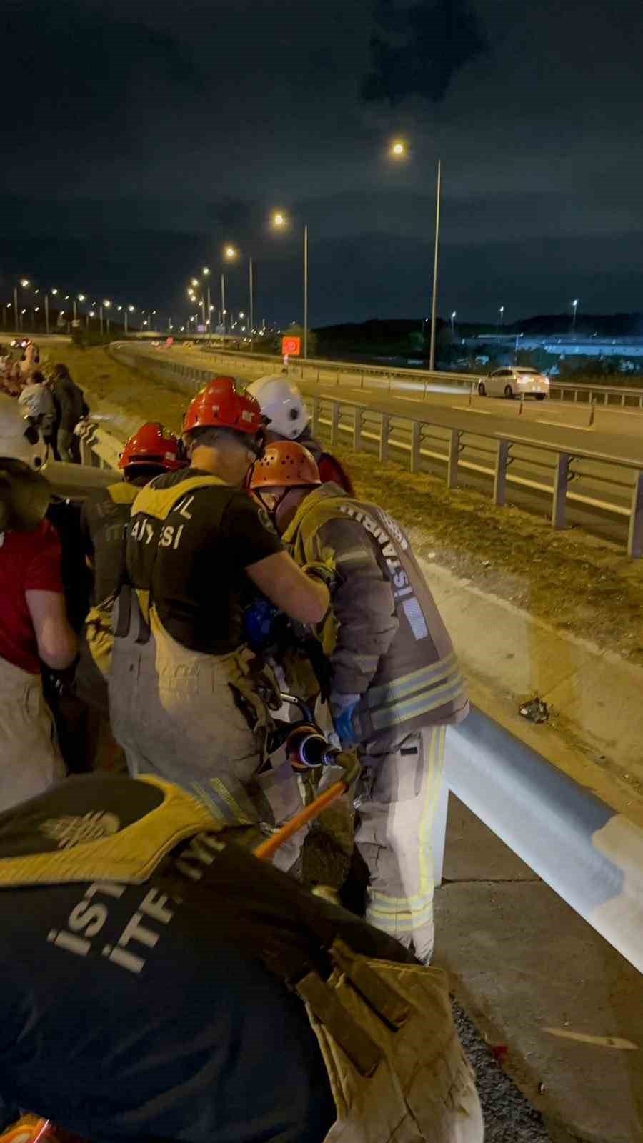 Arnavutköy’de TIR ile otomobilin karıştığı kazada biri bebek 4 kişi yaralandı