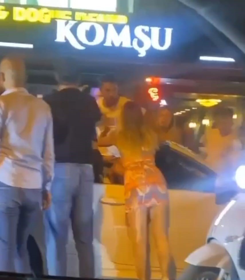 Kuşadası’nda ’Ne baktın’ dayağı