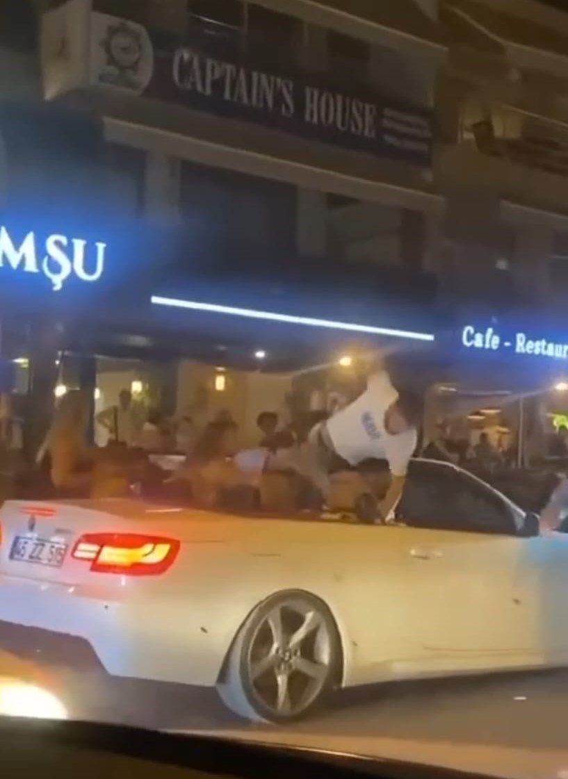 Kuşadası’nda ’Ne baktın’ dayağı