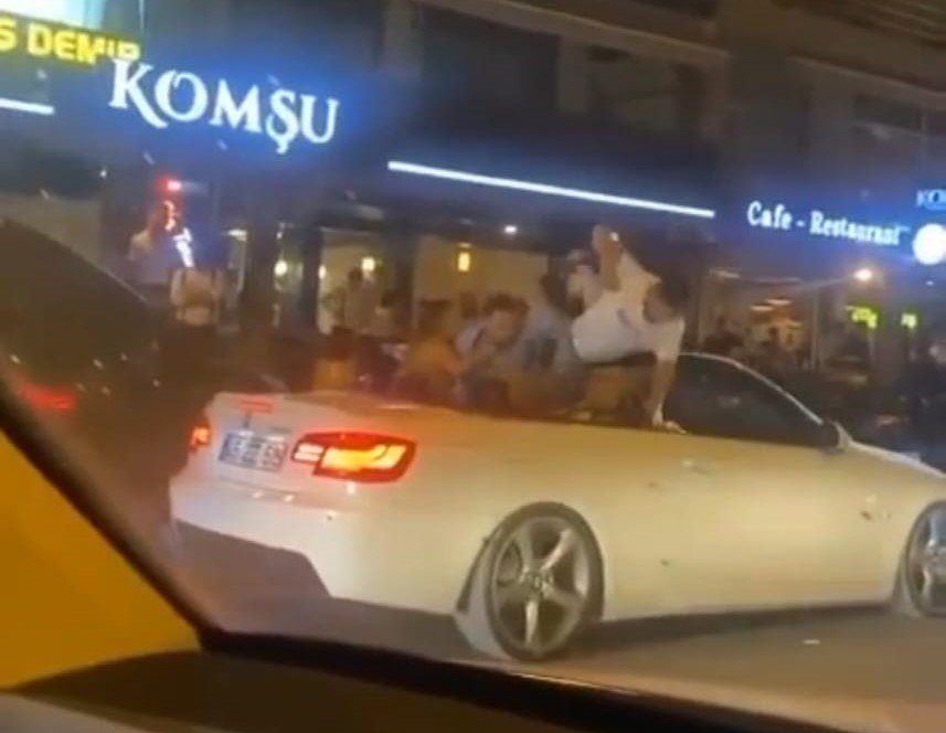 Kuşadası’nda ’Ne baktın’ dayağı