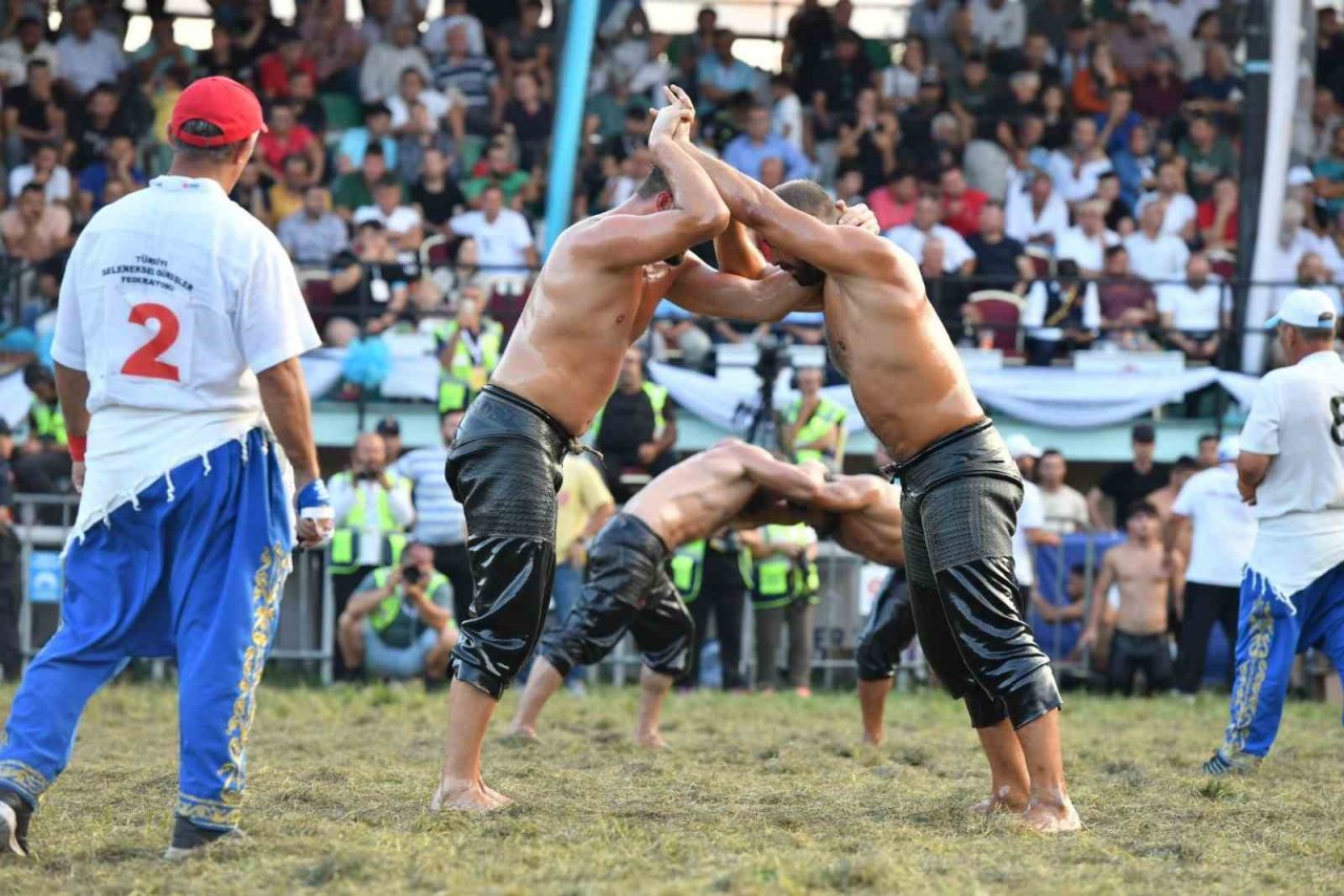 Kurtdereli Yağlı Güreşleri’nde başpehlivan Ali Gürbüz oldu