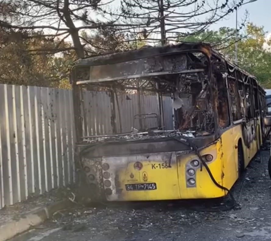 Büyükçekmece’de İETT otobüsü alev alev yandı