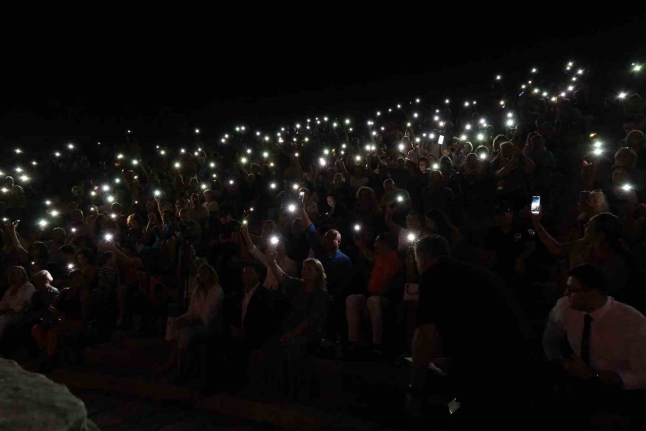 Antik Tiyatro’da barış ezgileri