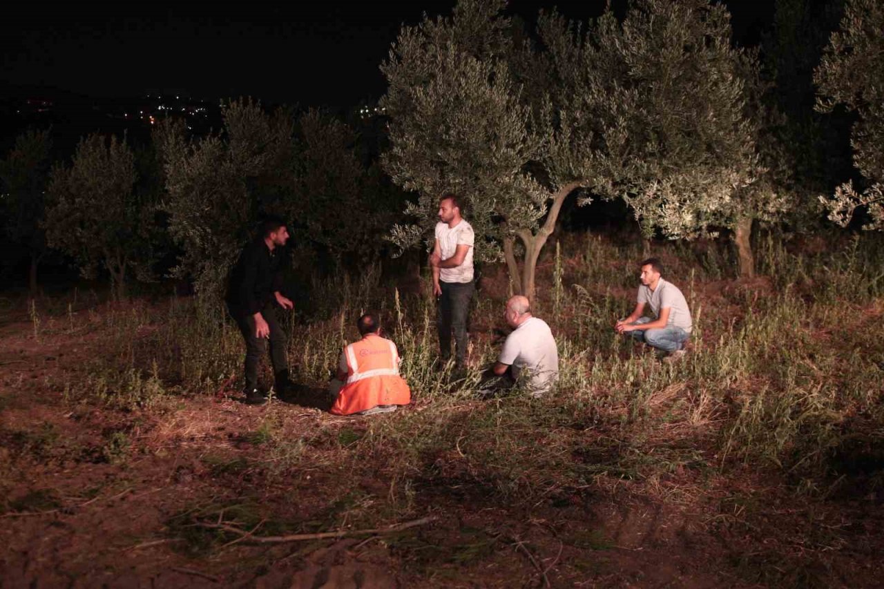 Bursa’da çıkan yangına gece saatlerinde müdahale sürüyor