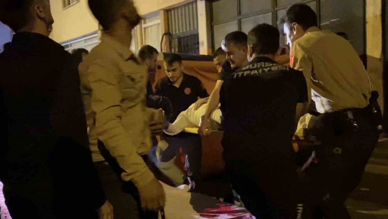 Beraber alkol aldığı arkadaşını 3. kattan aşağıya attı