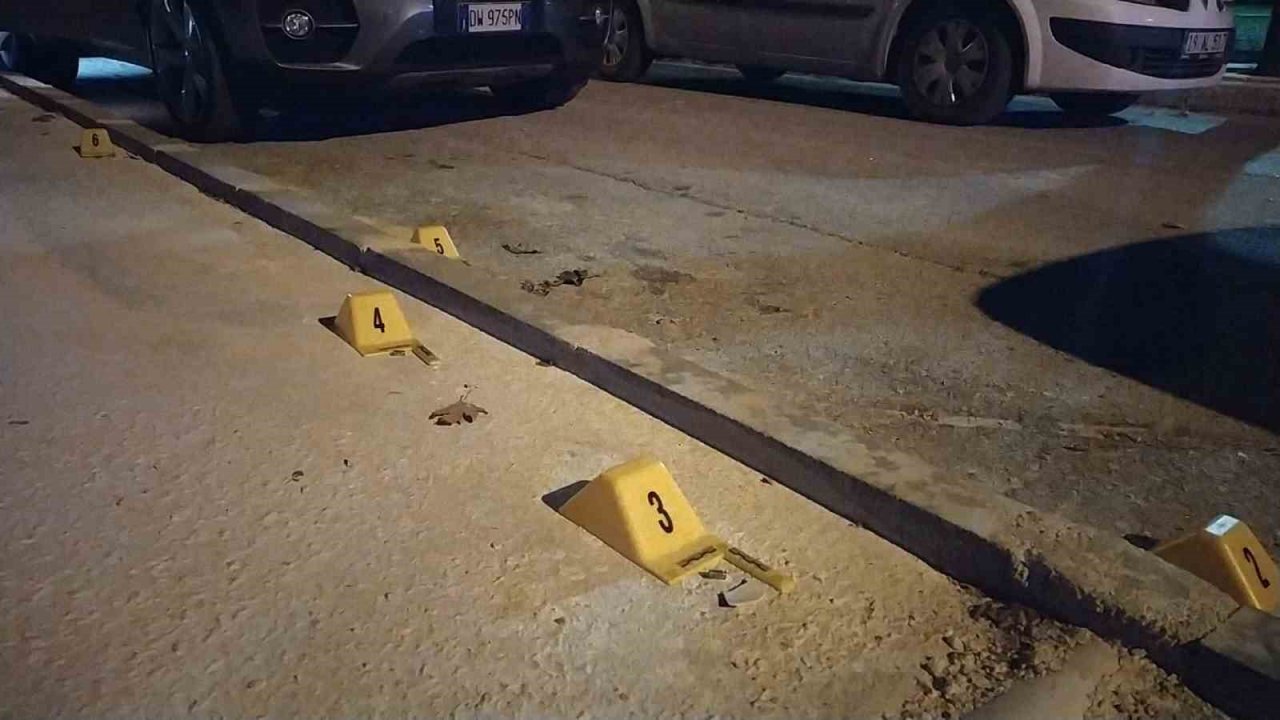 Park halindeki otomobil kurşunlandı