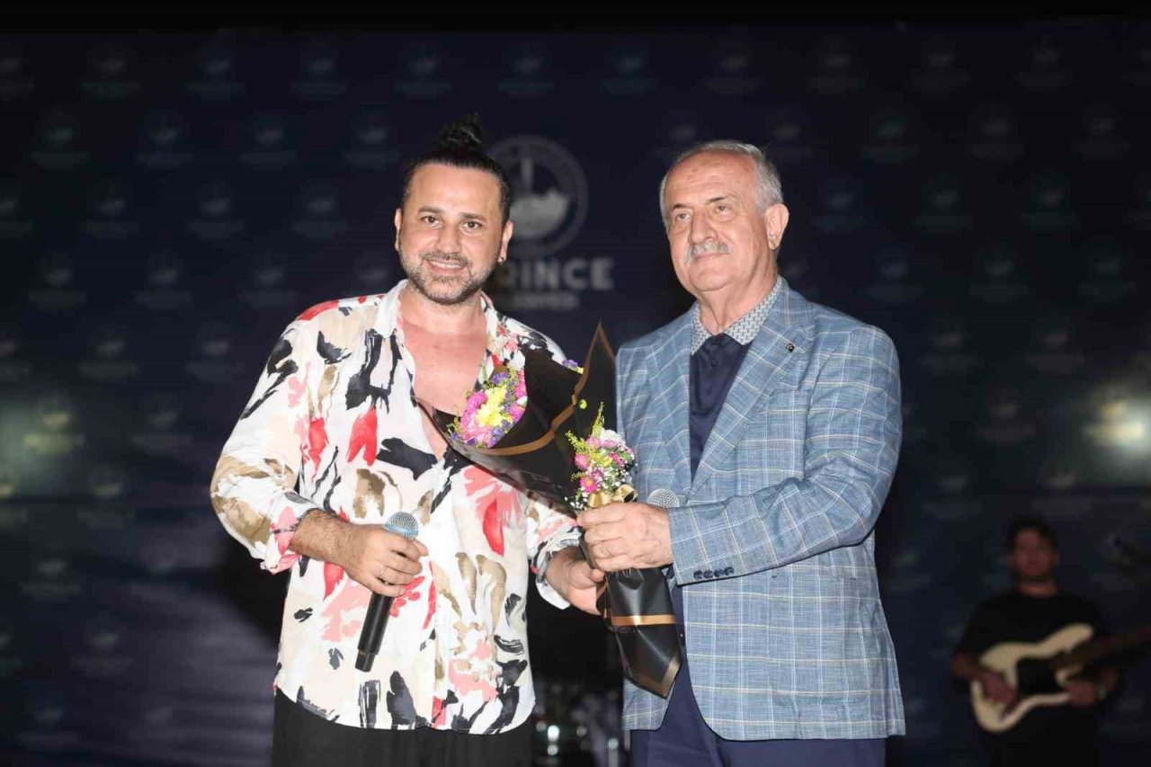 Bora Duran Derince’de sevenleriyle buluştu