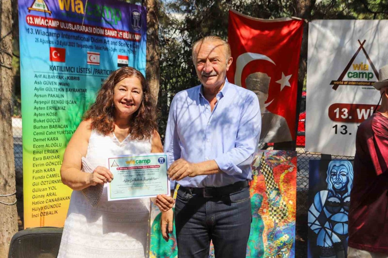 Başkan Atabay, sanatçılara sertifikalarını takdim etti