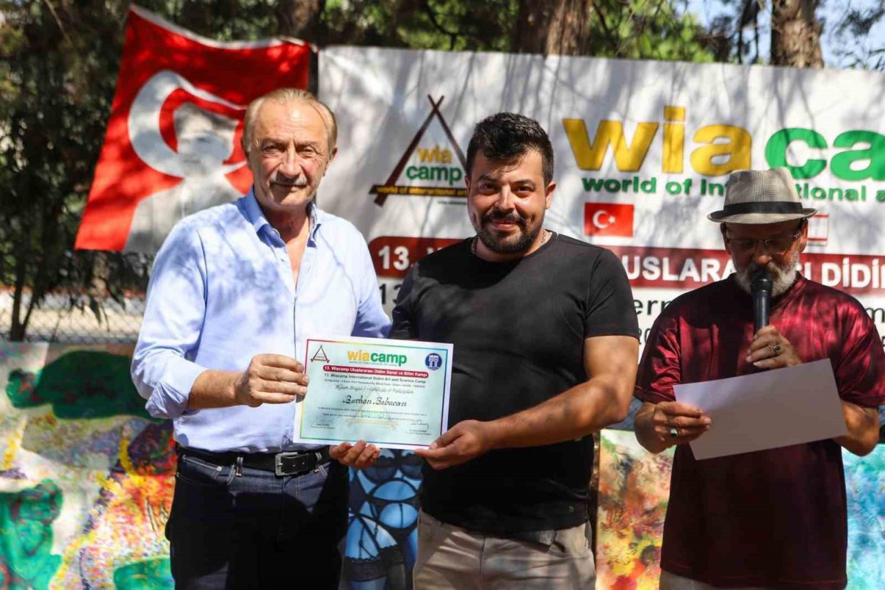 Başkan Atabay, sanatçılara sertifikalarını takdim etti