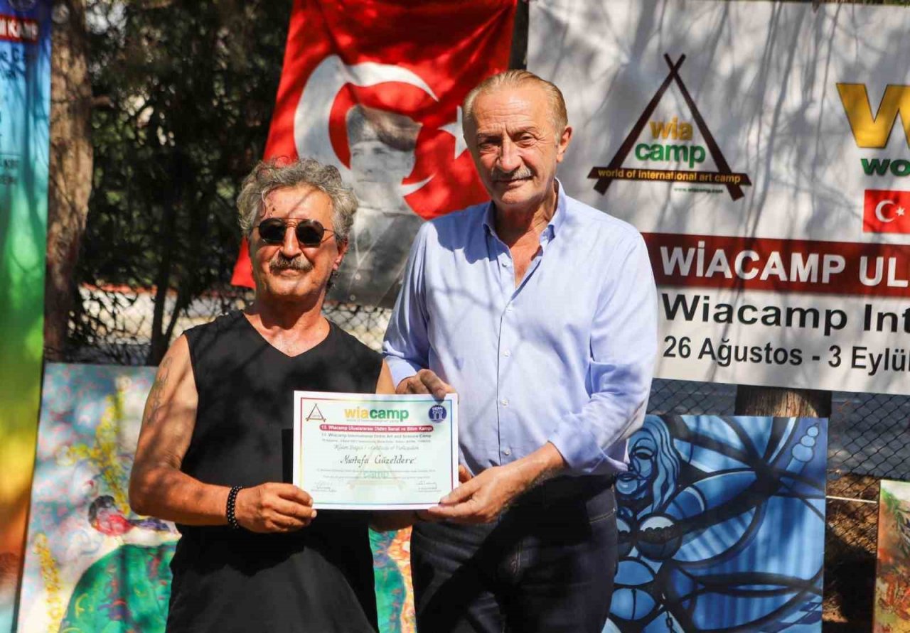 Başkan Atabay, sanatçılara sertifikalarını takdim etti