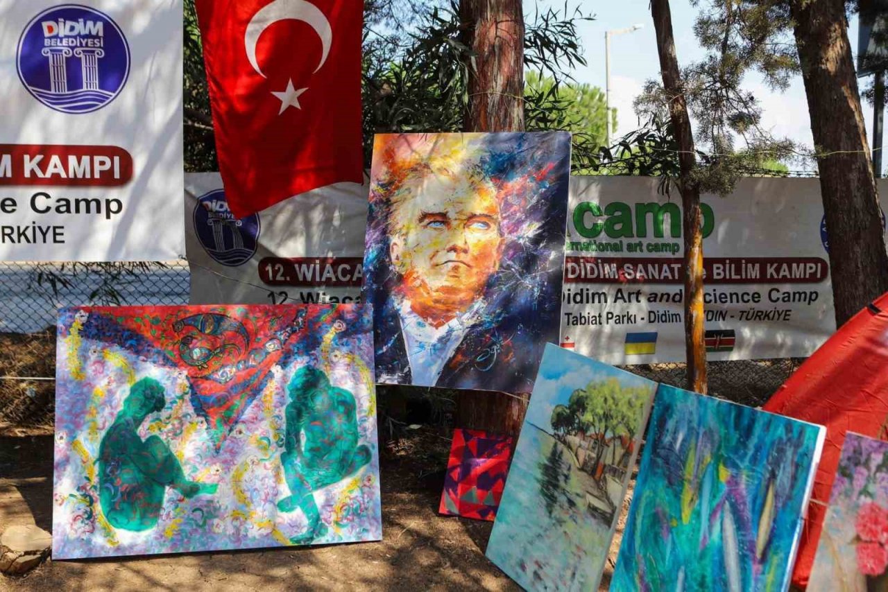 Başkan Atabay, sanatçılara sertifikalarını takdim etti