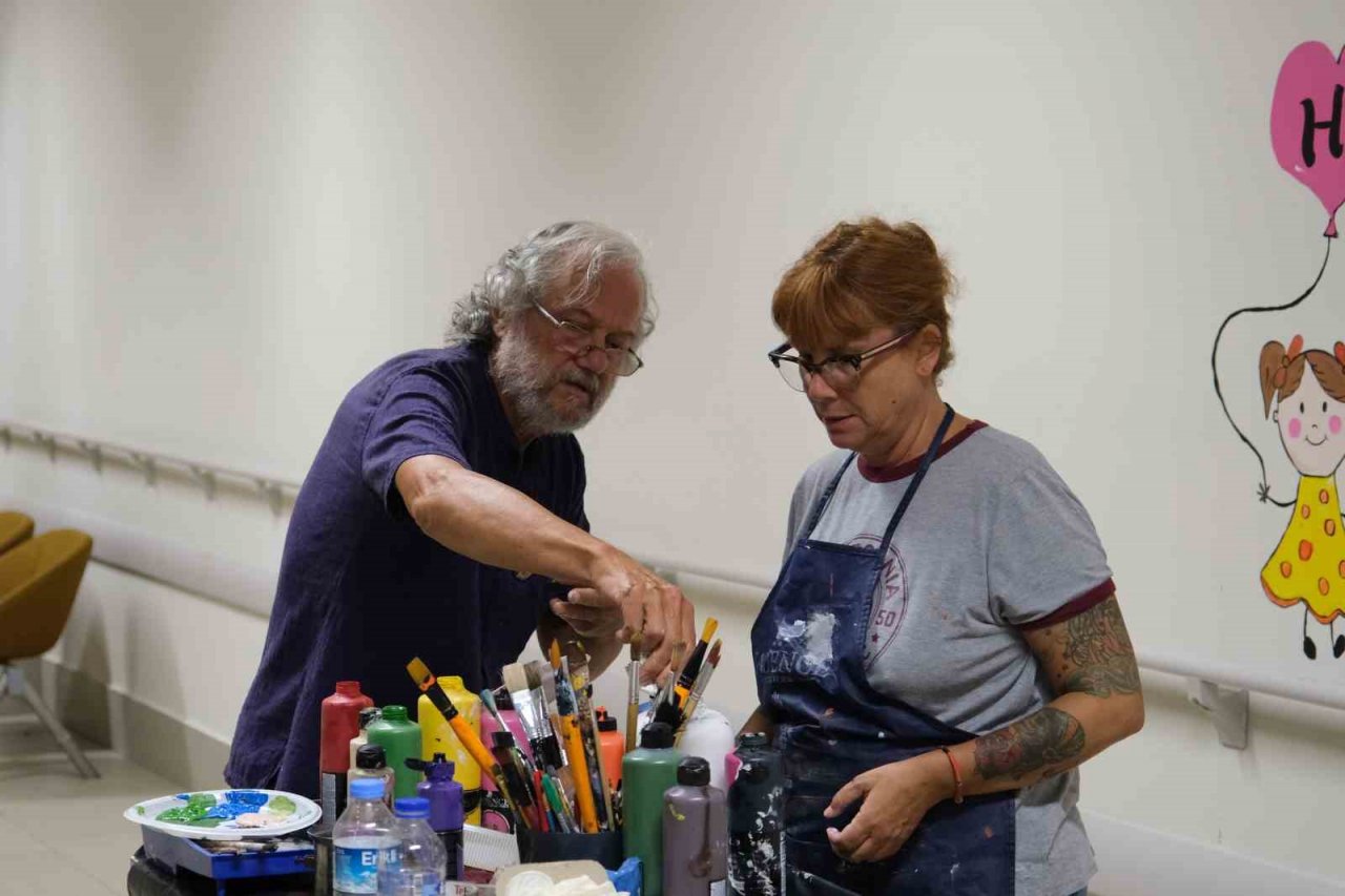 Adana Şehir Hastanesi’nin duvarları deprem çocukları için artık rengarenk