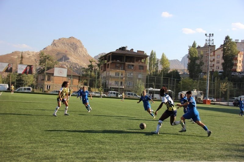 Vali Çelik: "Kadınların desteklenmesi gerekir”