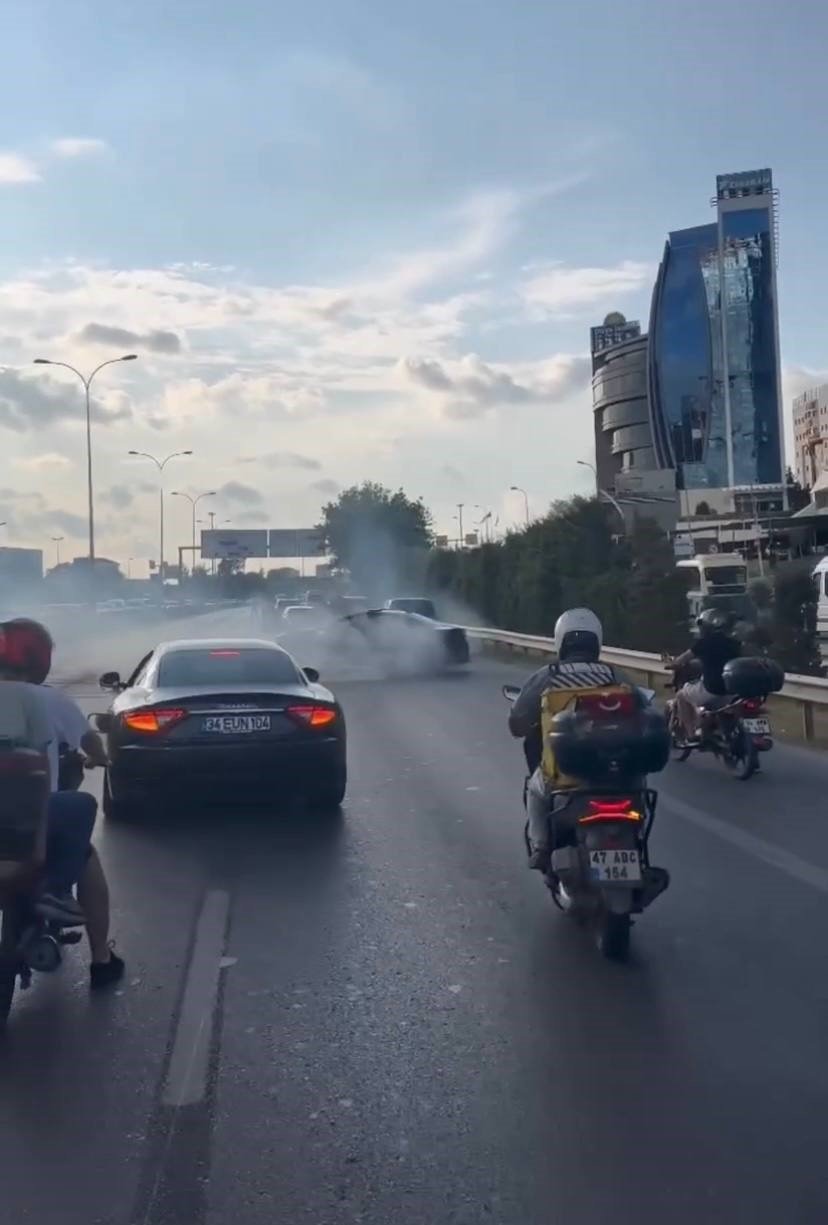İstanbul’da düğün konvoyundaki araçlar otobanda yol kesip drift attı