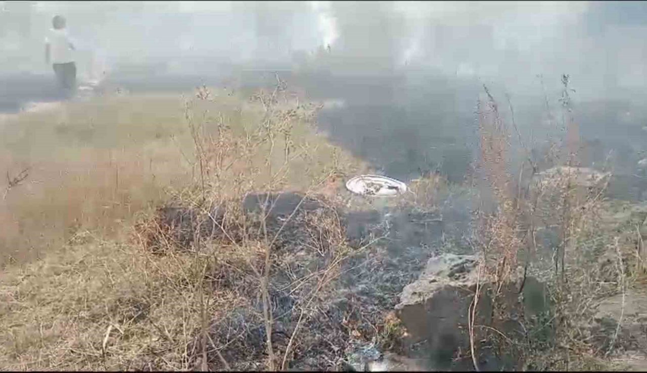 Kars’ta örtü yangınları söndürüldü