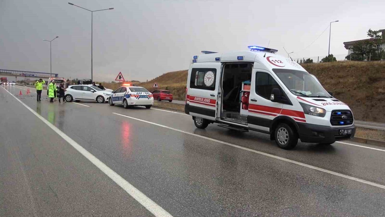 Kırıkkale’de yağmur kazaları da beraberinde getirdi: 17 yaralı