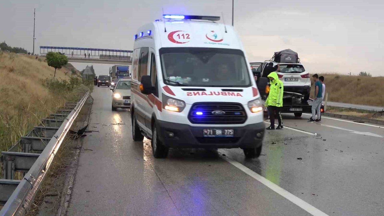 Kırıkkale’de yağmur kazaları da beraberinde getirdi: 17 yaralı