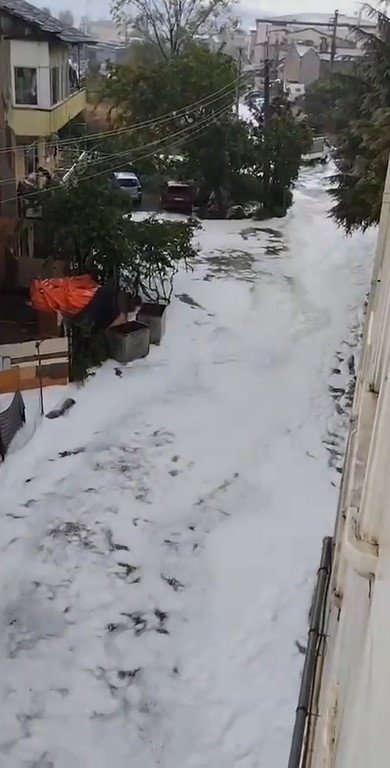 O cadde yine köpükle kaplandı