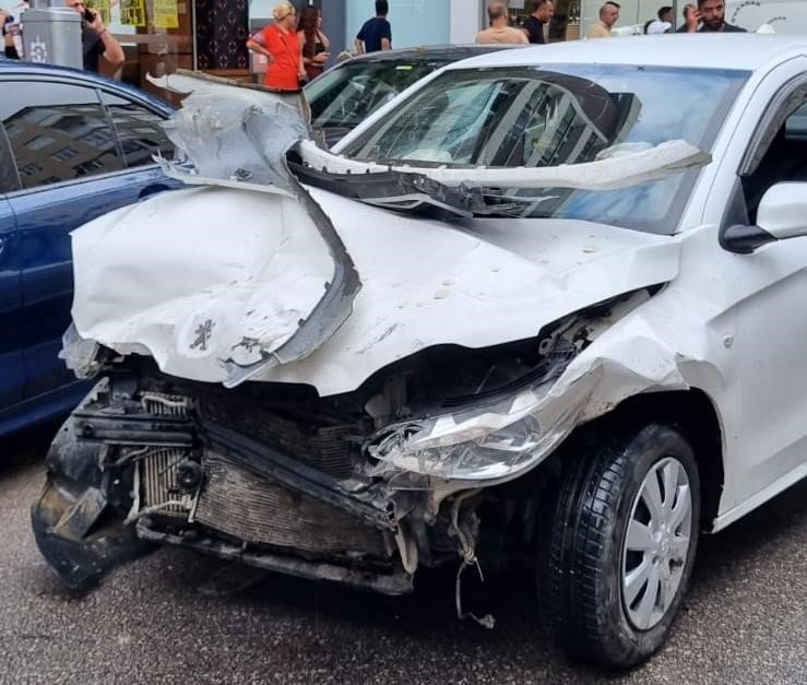 Gebze’de 4 araç birbirine girdi: 3 yaralı