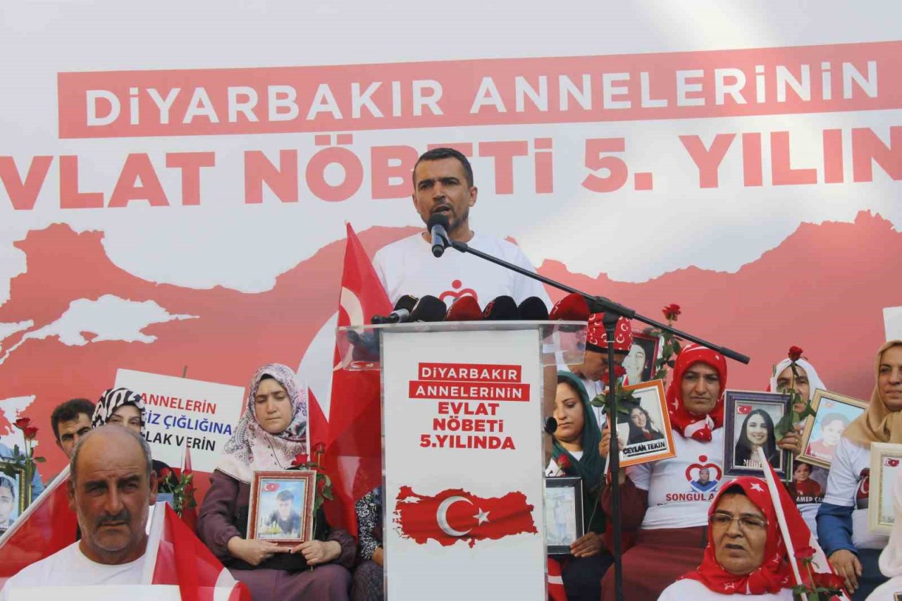 Aile ve Sosyal Politikalar ile İçişleri Bakan Yardımcıları Diyarbakır anneleriyle bir araya geldi