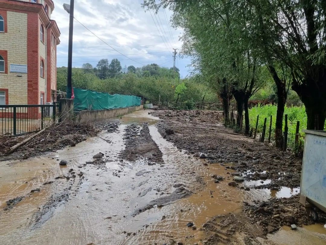 Tekkeköy’de ekipler sel afeti için sahada