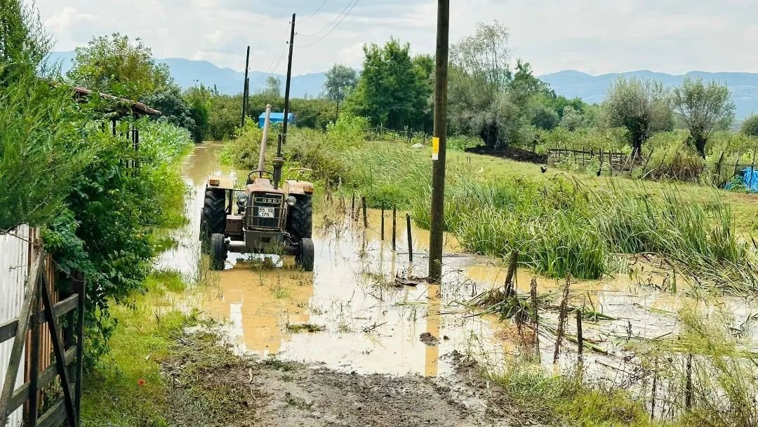 Tekkeköy’de ekipler sel afeti için sahada