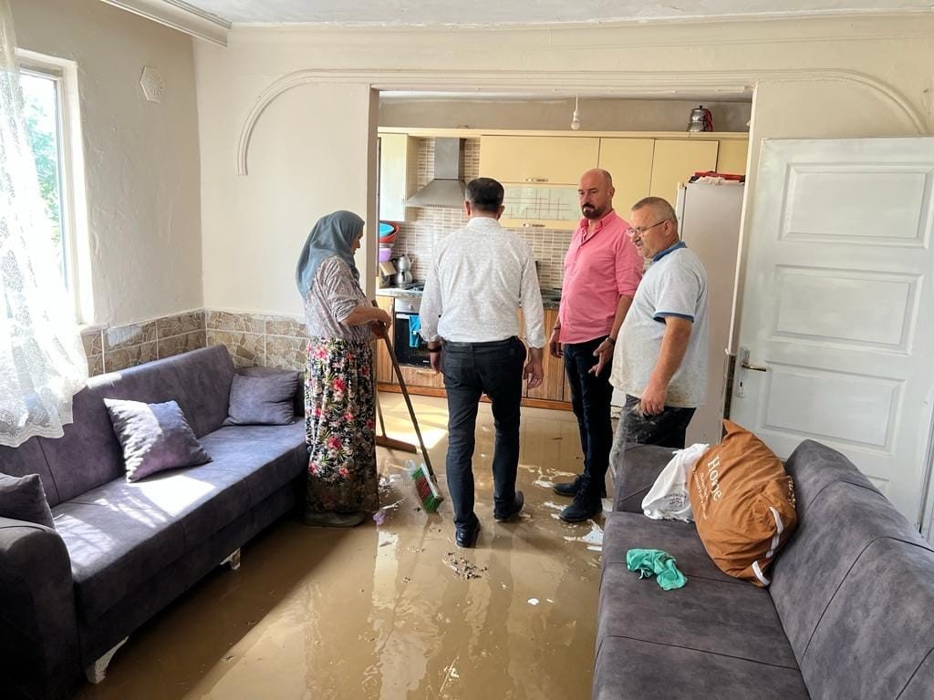 Tekkeköy’de ekipler sel afeti için sahada