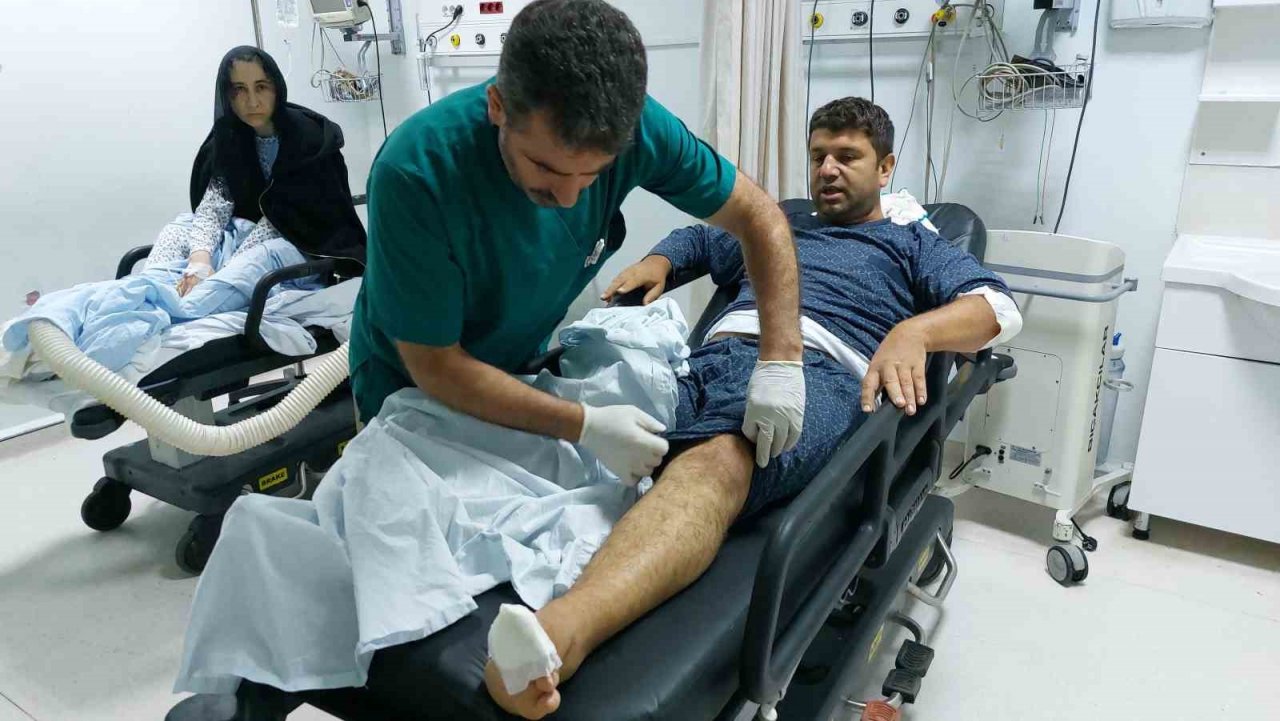 Selde sürüklenen 4 kişilik aile birbirlerine sarılarak ölümden kurtuldular: Anne ve baba hastanelik oldu