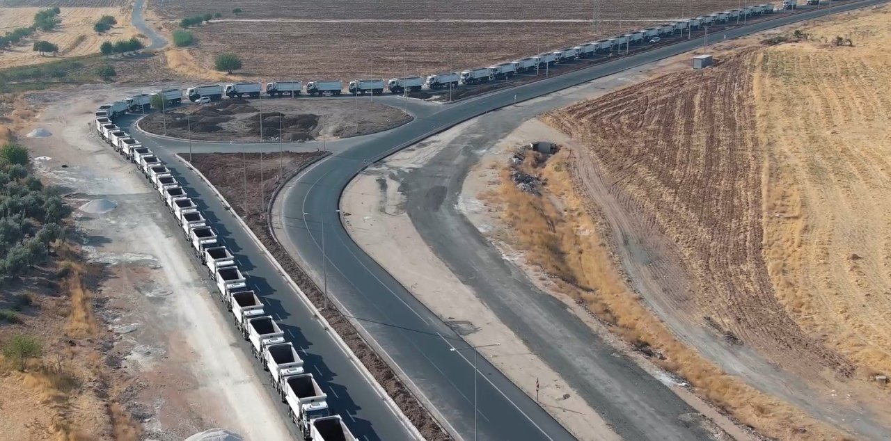 Şehir merkezinde 750 araçla gövde gösterisi