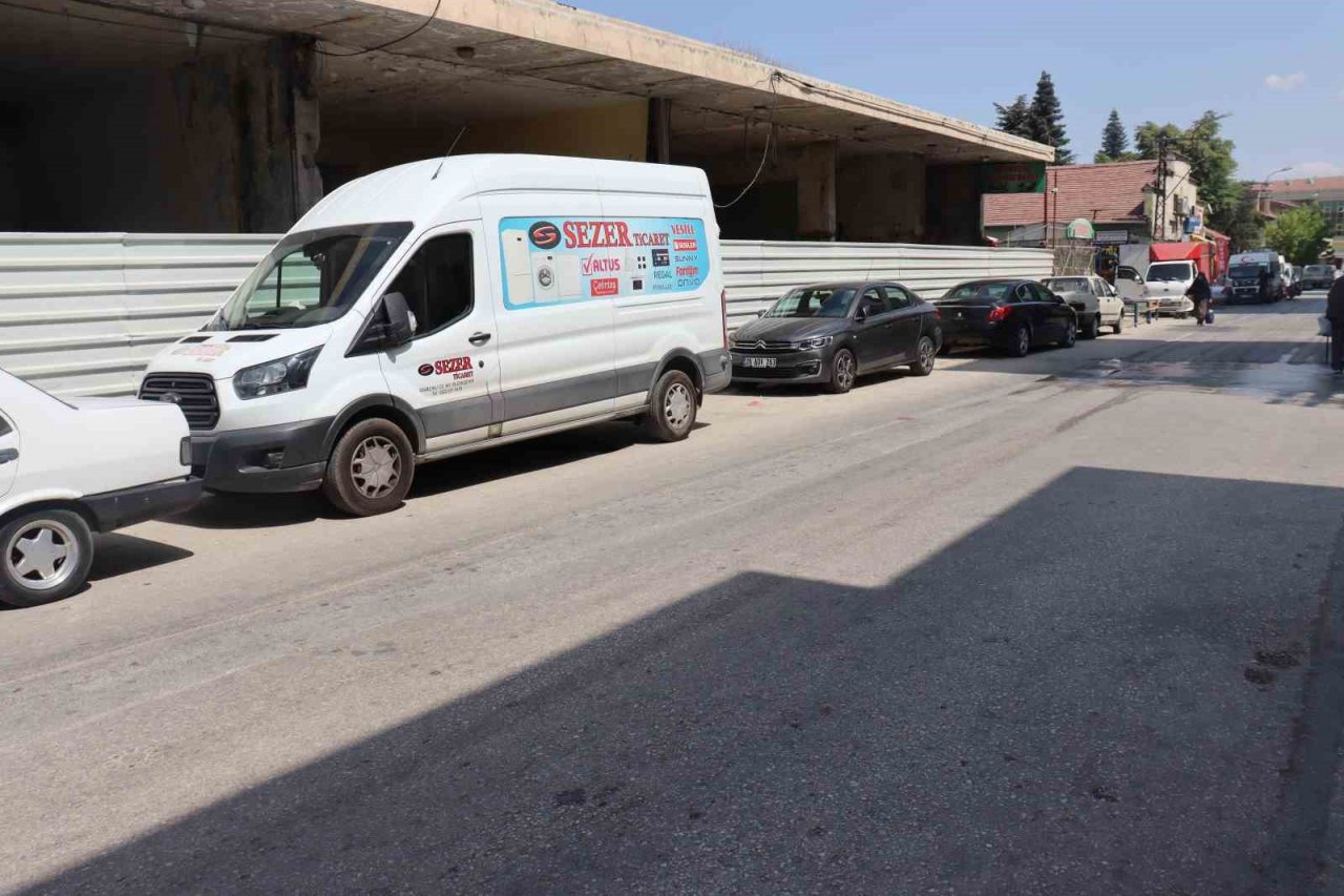 Araçlara trafik dubaları bile engel olmuyor