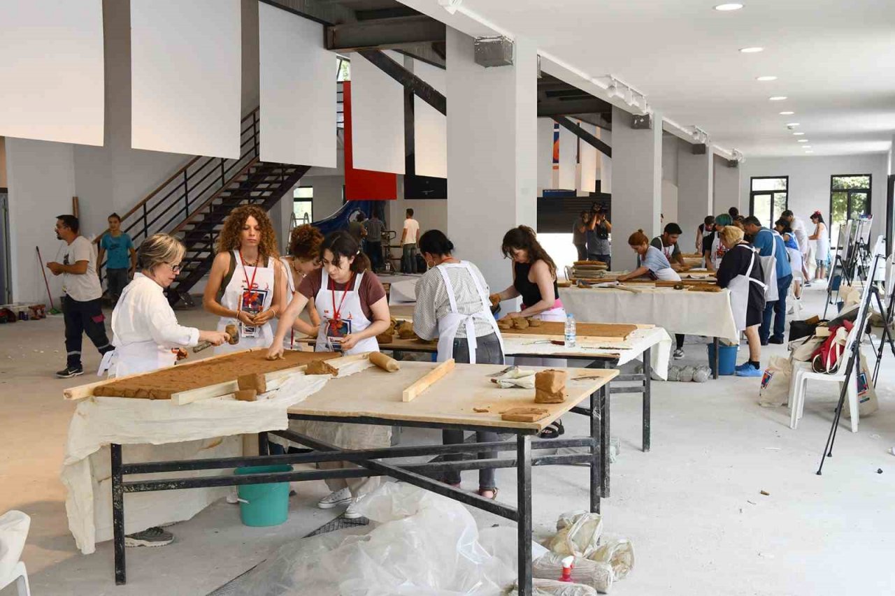 Sanatçılar 100’üncü yıla özel yapılacak eser için kolları sıvadı