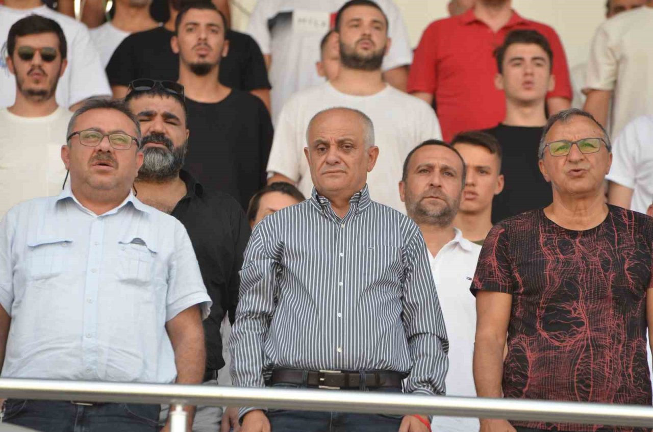 TFF 2. Lig Beyaz Grup: Nazilli Belediyespor: 1 - Beyoğlu Yeniçarşıspor: 0