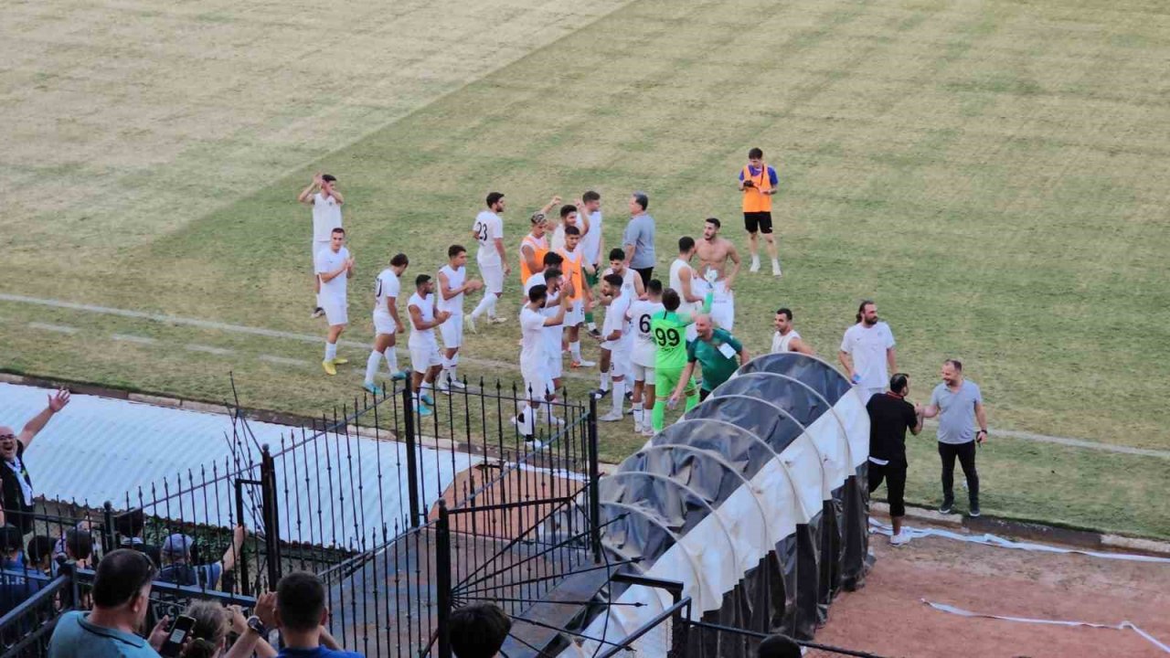 TFF 2. Lig Beyaz Grup: Nazilli Belediyespor: 1 - Beyoğlu Yeniçarşıspor: 0