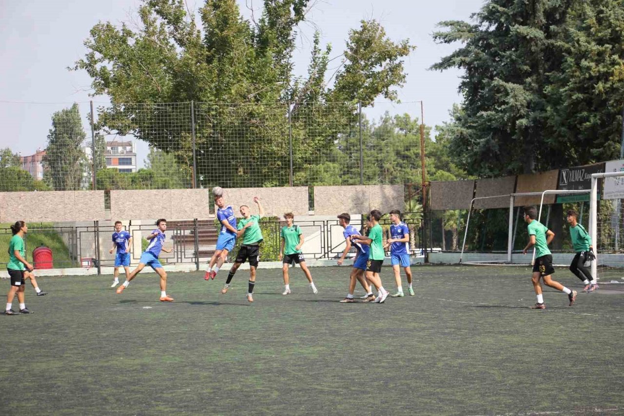 Genç Horozlar çalışmalarına ağırlık verdi