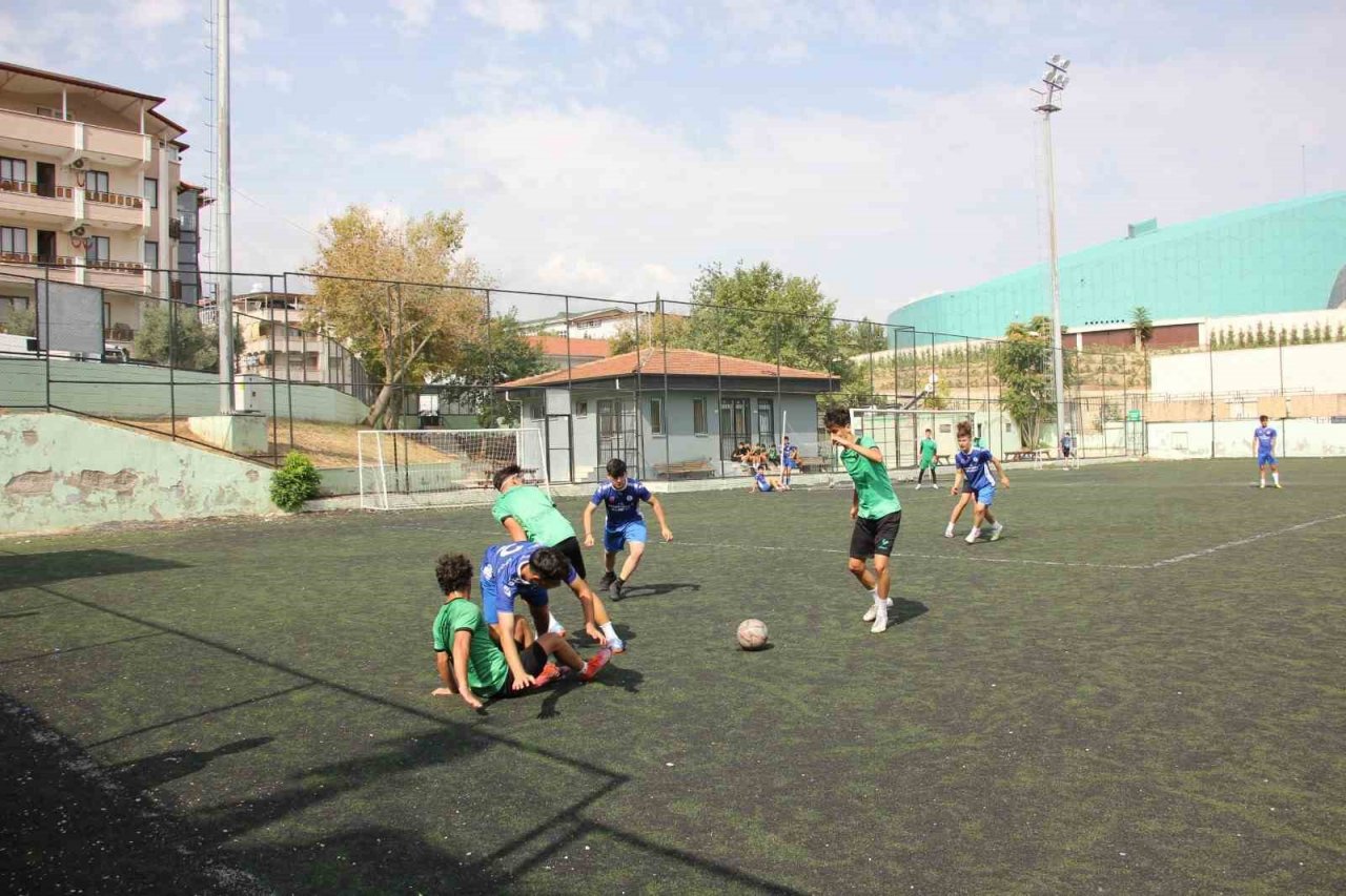Genç Horozlar çalışmalarına ağırlık verdi