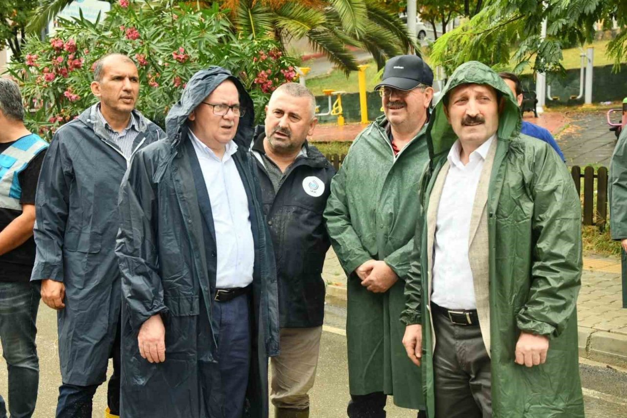 Samsun Valisi Tavlı: “Yağmur sabaha kadar sürecek, herkesin teyakkuz halinde olmasını istiyorum”