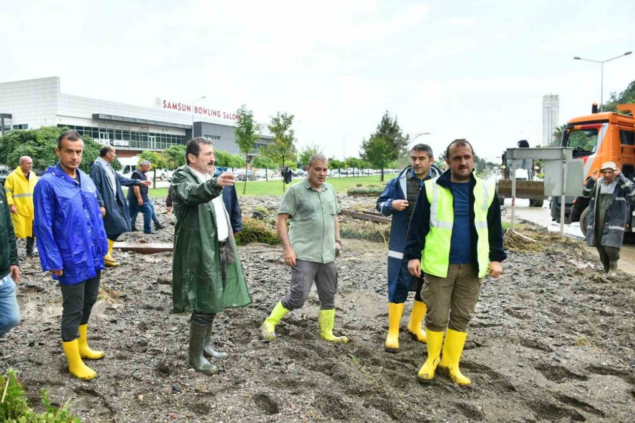 Samsun Valisi Tavlı: “Yağmur sabaha kadar sürecek, herkesin teyakkuz halinde olmasını istiyorum”