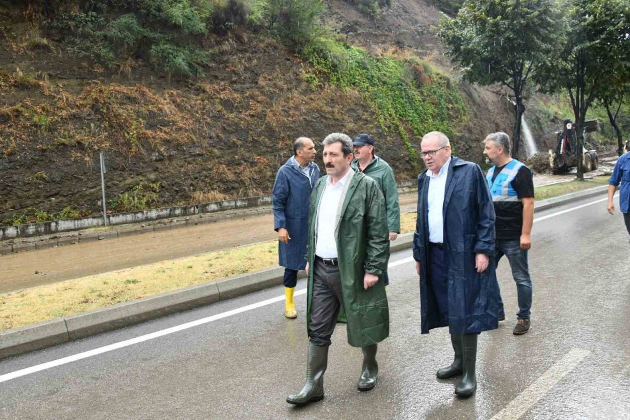 Samsun Valisi Tavlı: “Yağmur sabaha kadar sürecek, herkesin teyakkuz halinde olmasını istiyorum”