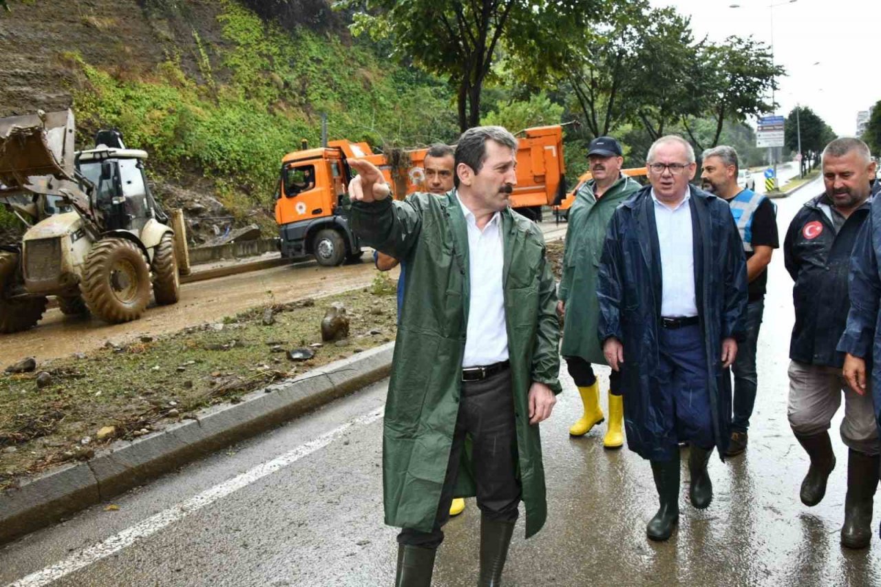 Samsun Valisi Tavlı: “Yağmur sabaha kadar sürecek, herkesin teyakkuz halinde olmasını istiyorum”