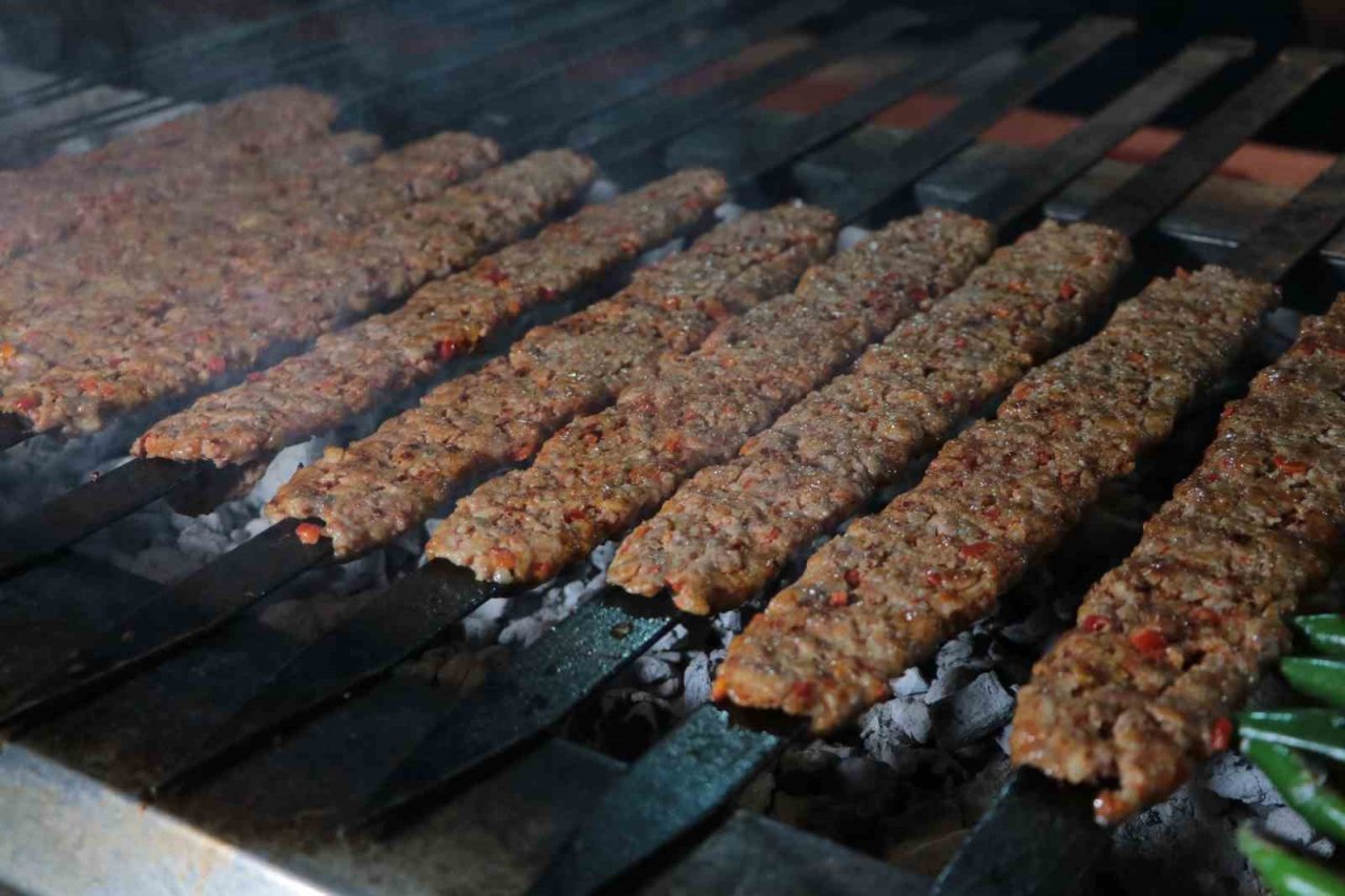 Adana’nın yöresel tatları, lezzet severleri bekliyor