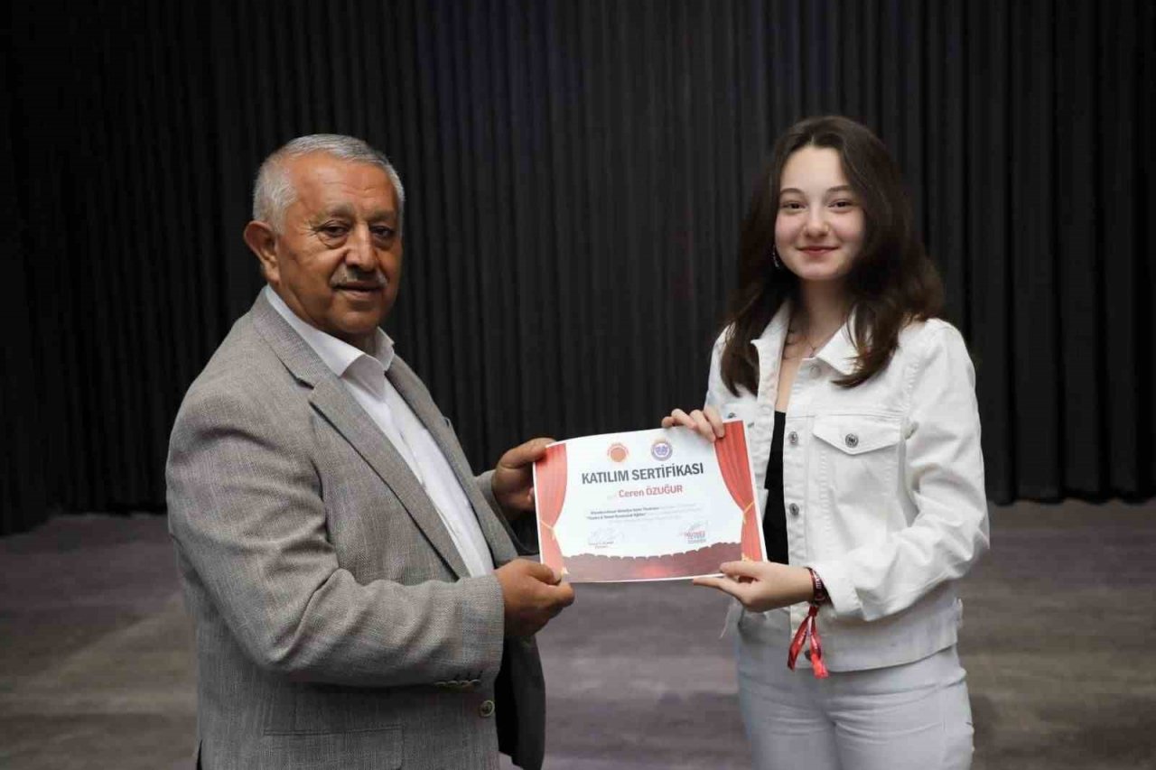 Afyonkarahisar’da tiyatro kursları tamamlandı