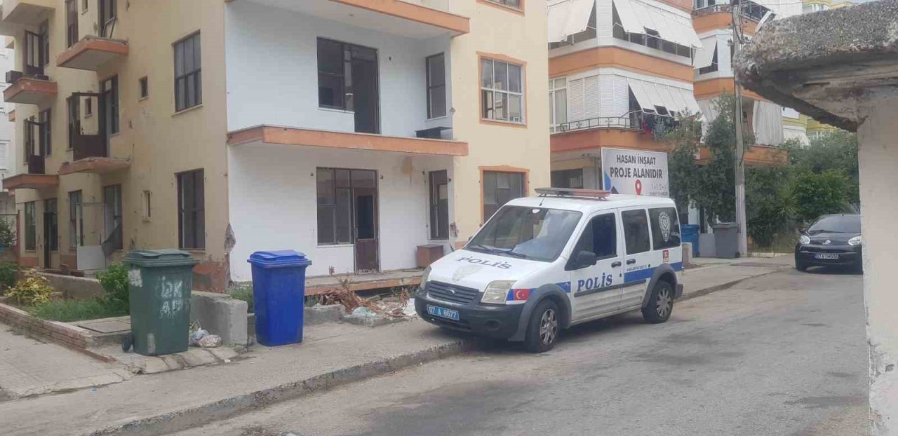 Alanya’da boş binanın bahçesinde erkek cesedi bulundu